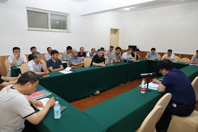 1529898692534068900.jpg 晚上各组进行了分组讨论交流。.jpg